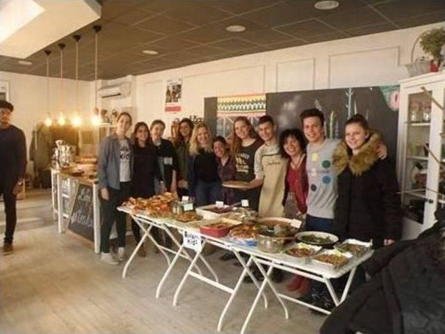 D&uuml;nya Diyarbakırlı &Ccedil;ocuklar İ&ccedil;in Pişirdi 1