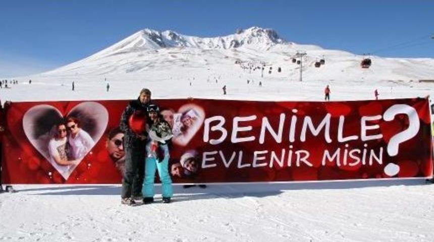 Erciyes Dağında S&uuml;rpriz Evlilik Teklifi