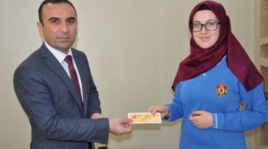 Dicle Elektrik&rsquo;ten 500 &Ouml;ğrenciye Kitap Hediye Edildi