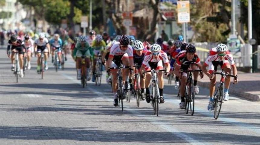 Alanya'da Bisiklet Yol Yarışları S&uuml;r&uuml;yor