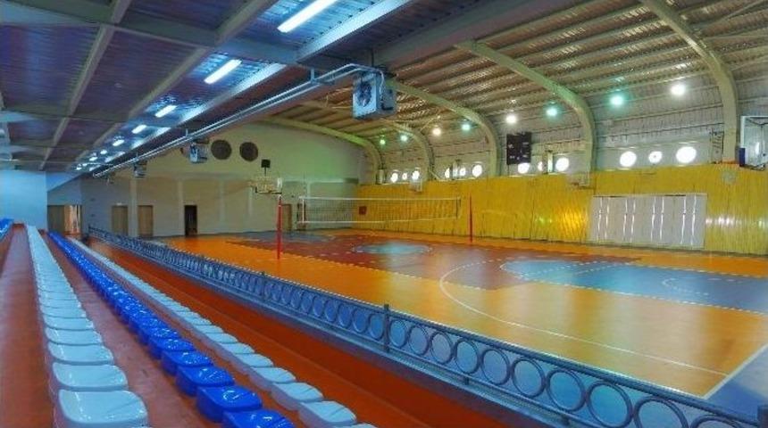 G&ouml;lc&uuml;k Ortaokulu&rsquo;na Spor Salonu &Ccedil;alışmaları Devam Ediyor