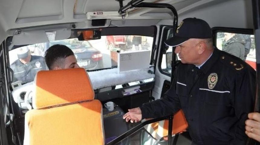 Boz&uuml;y&uuml;k Polisinin Halk Dolmuşlarına Y&ouml;nelik Sivil Denetimi Başladı