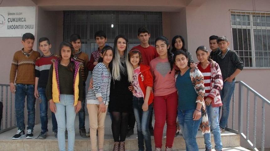 İstanbul&rsquo;dan Silopi&rsquo;ye &Ouml;ğrencilerini G&ouml;rmeye Geldi