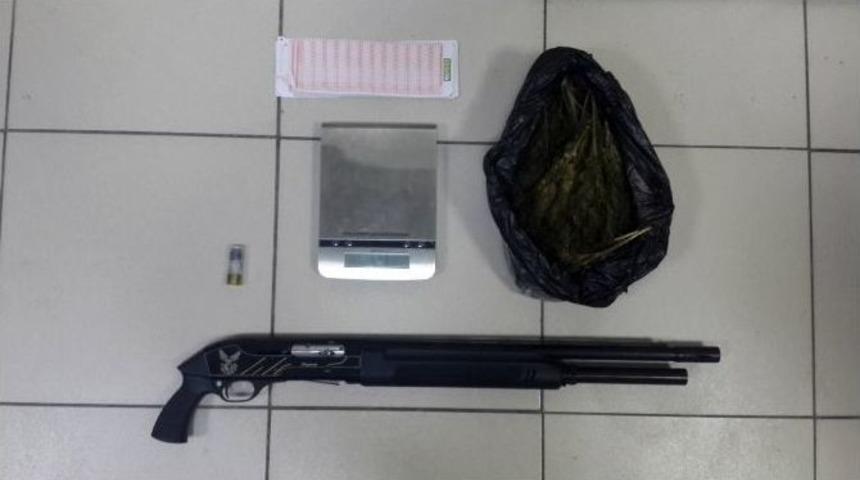 İzmir&rsquo;de Uyuşturucu Satıcılarına 7 Tutuklama