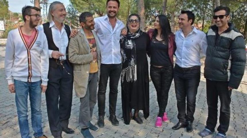 İzel, Ilk Sinema Filmi I&ccedil;in Kamera Karşısına Ge&ccedil;ti