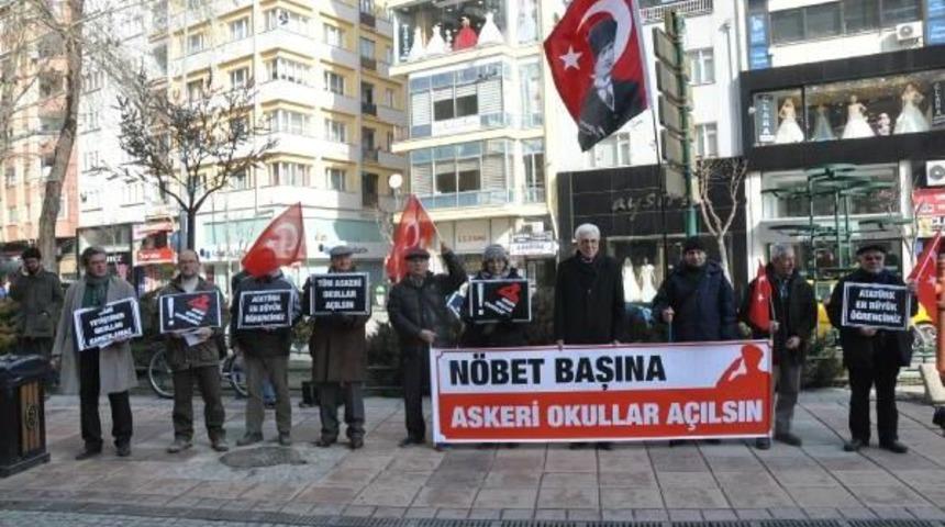 Emekli Subaylar Derneği Ve 14 Sivil Toplum &Ouml;rg&uuml;t&uuml; Askeri Okulların A&ccedil;ılması I&ccedil;in Eylem Yaptı