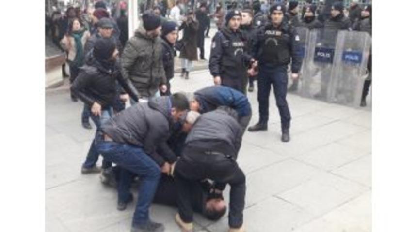 Ohal Eylemine Polis M&uuml;dahalesi: 3 G&ouml;zaltı