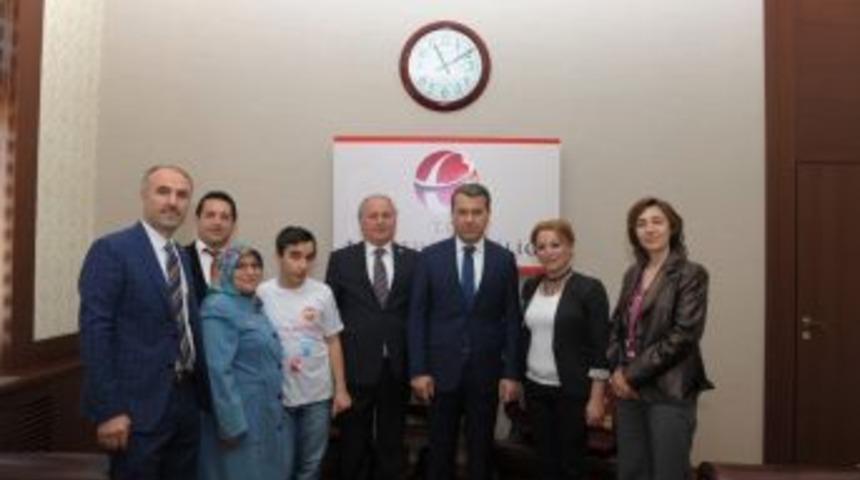 Otizmli &Ccedil;ocuklar Farkındalık Derneği Vali &Ccedil;elik&rsquo;i Ziyaret Etti
