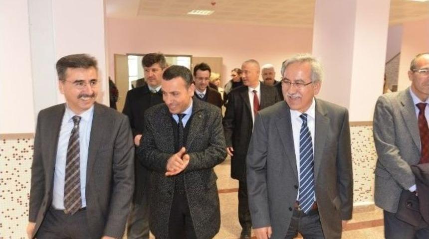 Kutlubey Kamp&uuml;s&uuml; Hekimlere Tanıtıldı