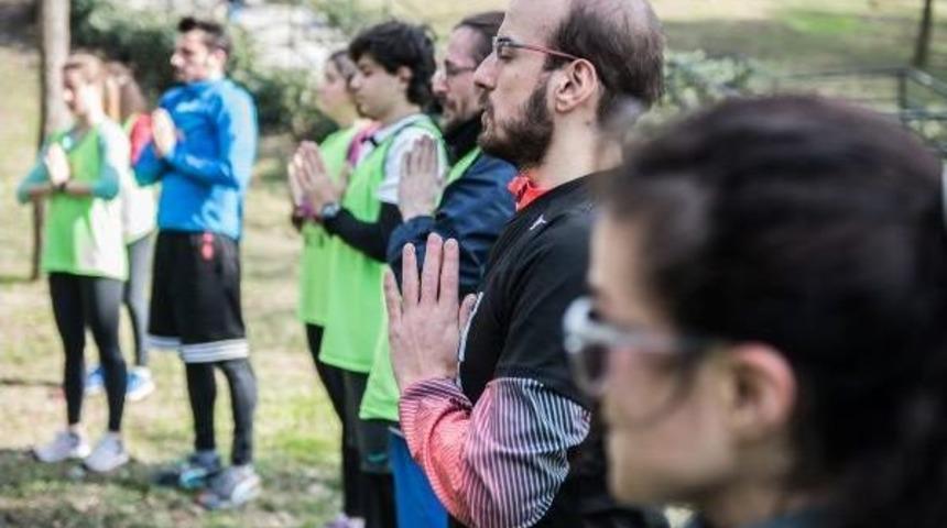 Ma&ccedil;ka&rsquo;Da Yogalı Akrobatlı Etkinlik