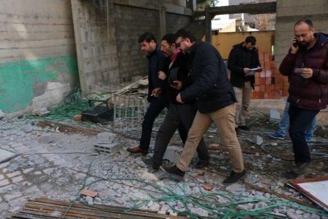 Çatıda Intihar Teşebbüsünü Polis Sonlandırdı