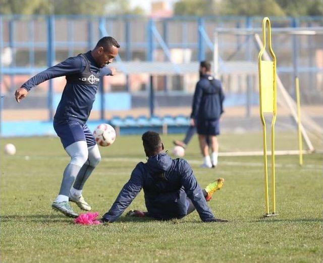 Adana Demirspor&rsquo;da B&uuml;y&uuml;kşehir Gaziantepspor Ma&ccedil;ı Hazırlıkları S&uuml;r&uuml;yor 1