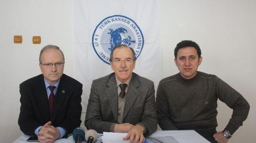 T&uuml;rk Kanser Araştırma Ve Savaş Derneği Kayseri Şube Başkanı Prof. Dr. Akif &Ouml;zdemir: