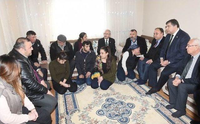 Kılı&ccedil;daroğlu&rsquo;ndan Şehit Adliye &Ccedil;alışanının Ailesine Ziyaret 1