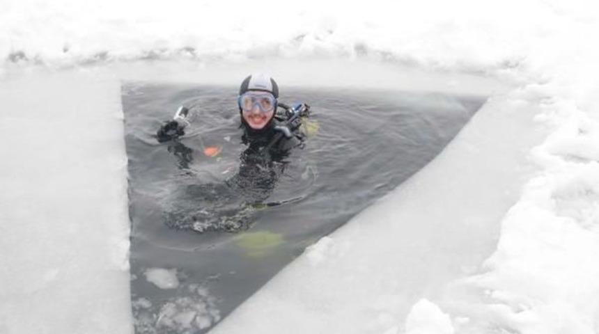 T&ouml;d&uuml;rge G&ouml;l&uuml;'nde 'buz Altı' Dalışı