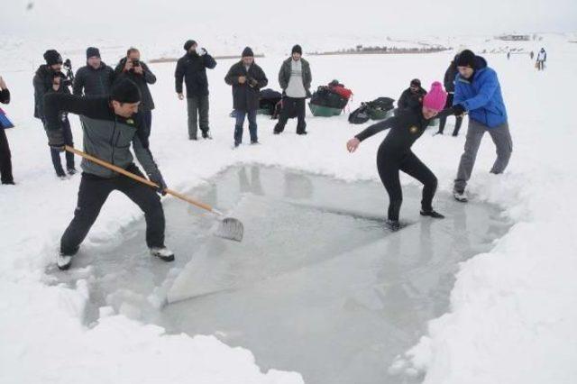 Tödürge Gölü'nde 'buz Altı' Dalışı