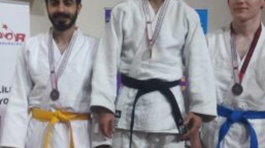 Nil&uuml;fer Gesk Judoda İddialı