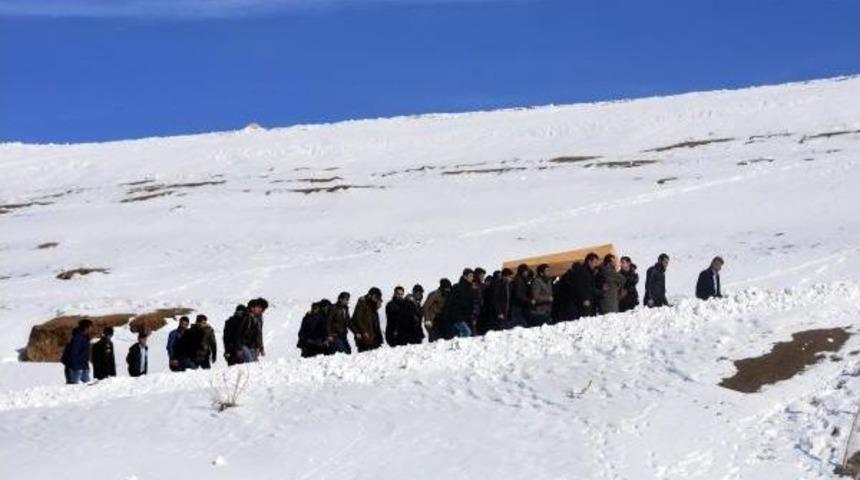 İnşaattaki Kazada &Ouml;len &Uuml;niversiteli Remzi'nin Hayali Kaymakam Olmaktı