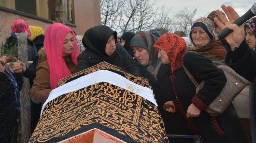 Bursa&rsquo;da Kocası Tarafından &Ouml;ld&uuml;r&uuml;len Kadın Sinop&rsquo;ta Toprağa Verildi