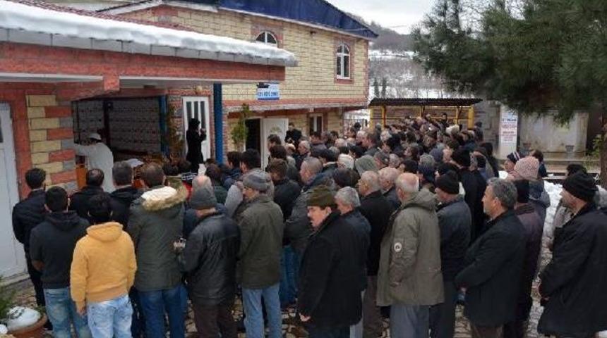 Bursa'da Eşinin &Ouml;ld&uuml;rd&uuml;ğ&uuml; Fatma, Sinop'ta Toprağa Verildi