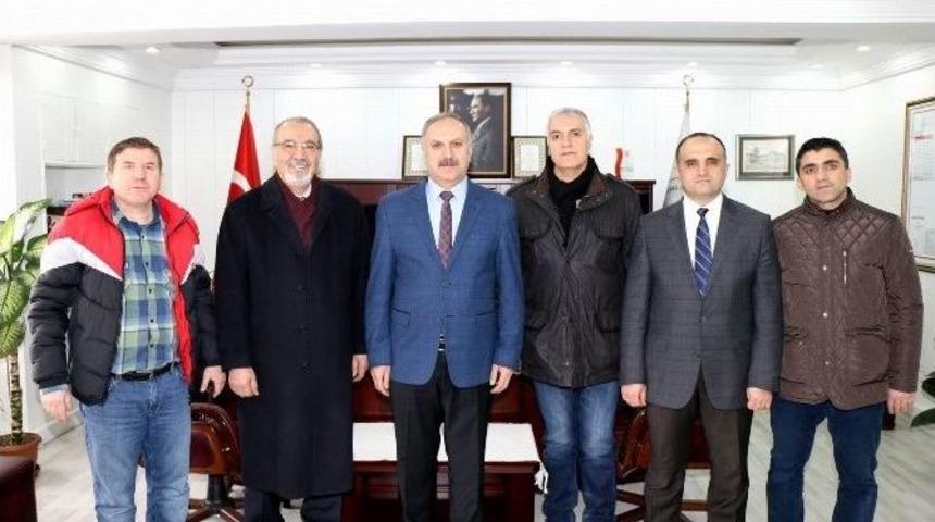 İhtiya&ccedil; Sahibi &Ouml;ğrencilere Giysi Ve Kırtasiye Yardımı