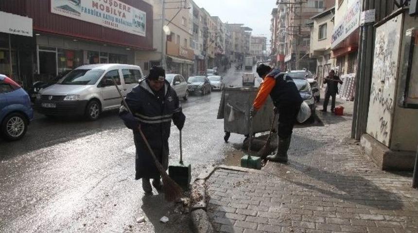 Karabağlar&rsquo;da &Ccedil;&ouml;pler Toplanmaya Başlandı