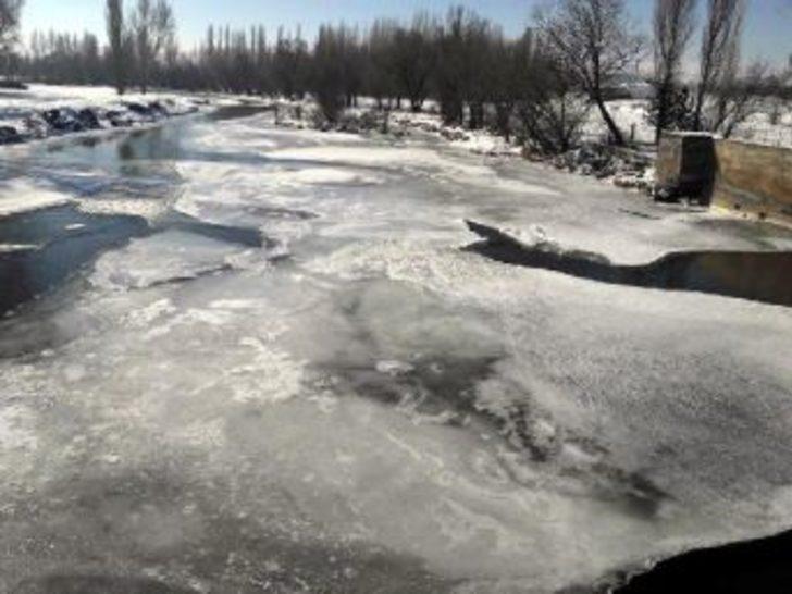 Soğuk Hava Zamantı Irmağını Dondurdu