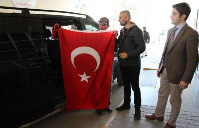 Yaralı Türkmenler Tedavi Için Bolu'ya Getirildi