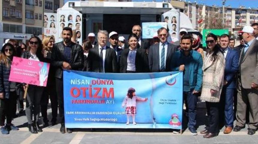 Otizme Dikkat &Ccedil;ekmek I&ccedil;in Y&uuml;r&uuml;d&uuml;ler