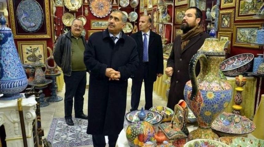 Vali Ko&ccedil;ak, Kuşadası&rsquo;nda Esnaflarla Buluştu