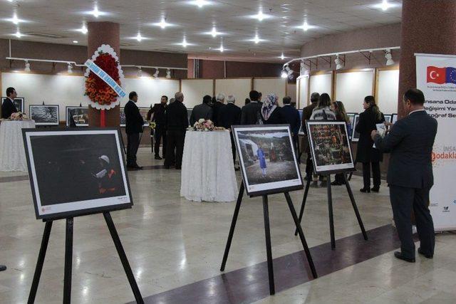 ’insana Odaklan-değişimi Yansıt’ Fotoğraf Sergisi Samsun’da Açıldı