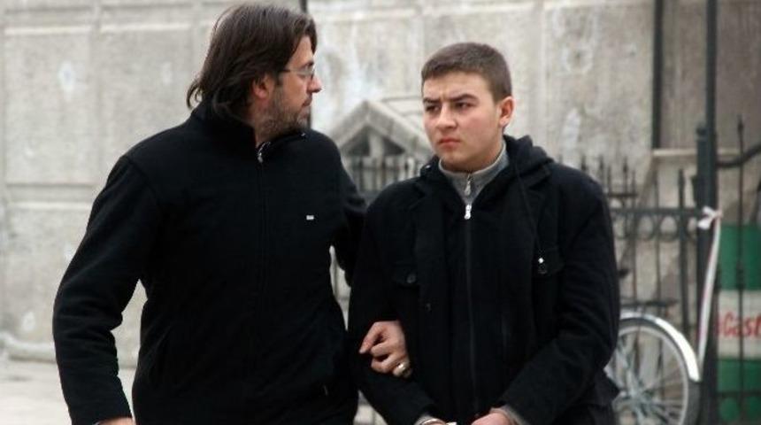 Tartıştığı Babasını &Ouml;ld&uuml;ren Gen&ccedil;, Pişman Olduğunu S&ouml;yledi