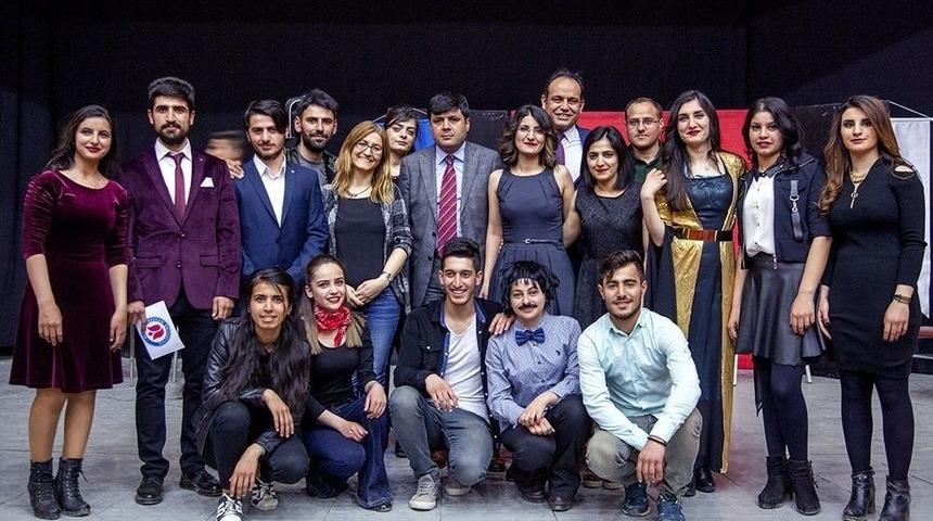 Hakkari&rsquo;de M&uuml;zik Dinletisi Ve Tiyatro G&ouml;sterisi