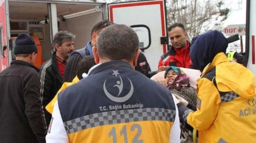 Karda Mahsur Kalan B&ouml;brek Hastası Kar Ambulansı Ile Kurtarıldı