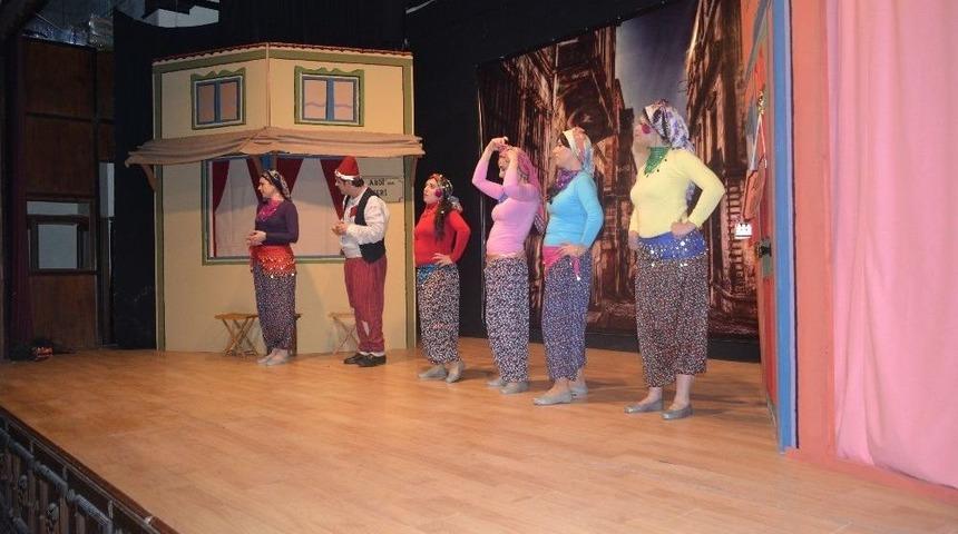 &lsquo;kanlı Nigar&rsquo; Adlı Tiyatro Oyunu Yoğun İlgi G&ouml;rd&uuml;