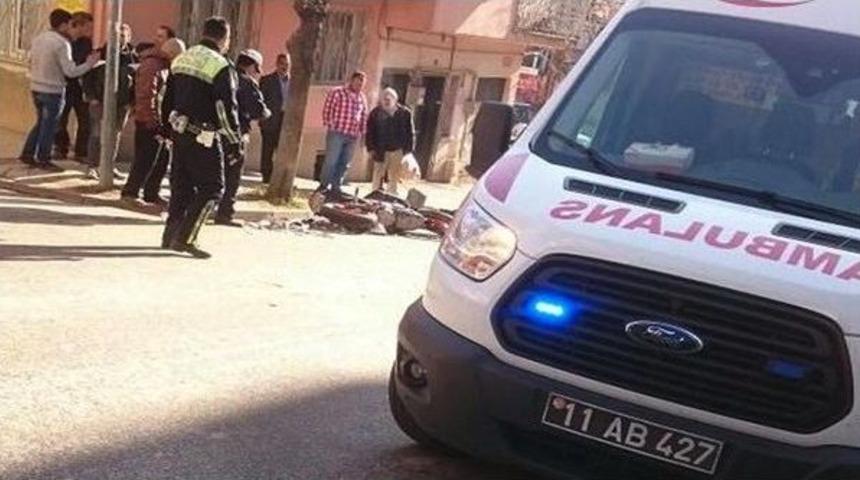 Motosikletle &Ccedil;arpışan Otomobilin S&uuml;r&uuml;c&uuml;s&uuml; Olay Yerinden Ka&ccedil;tı