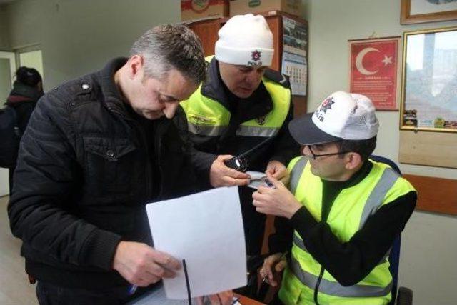 Otobüsle 'sivil Polis', Sürücü Ve Muavine Ceza Yazdırdı