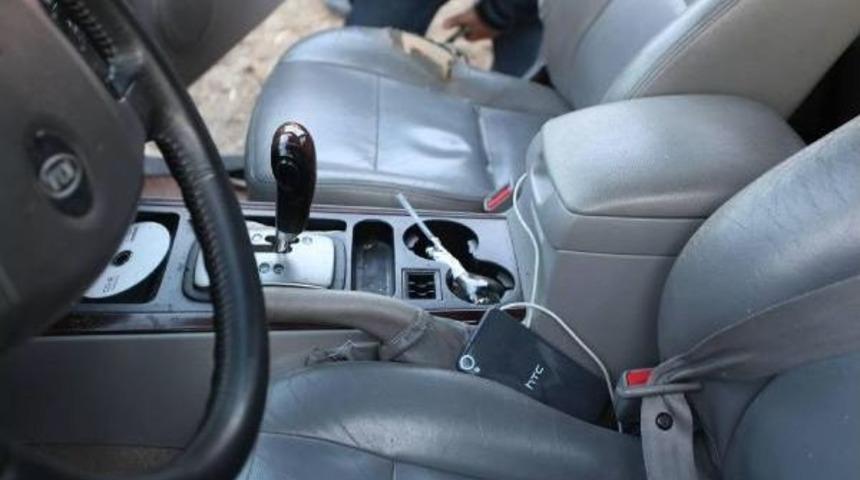 Polisten Ka&ccedil;arken Bataklığa Saplandı