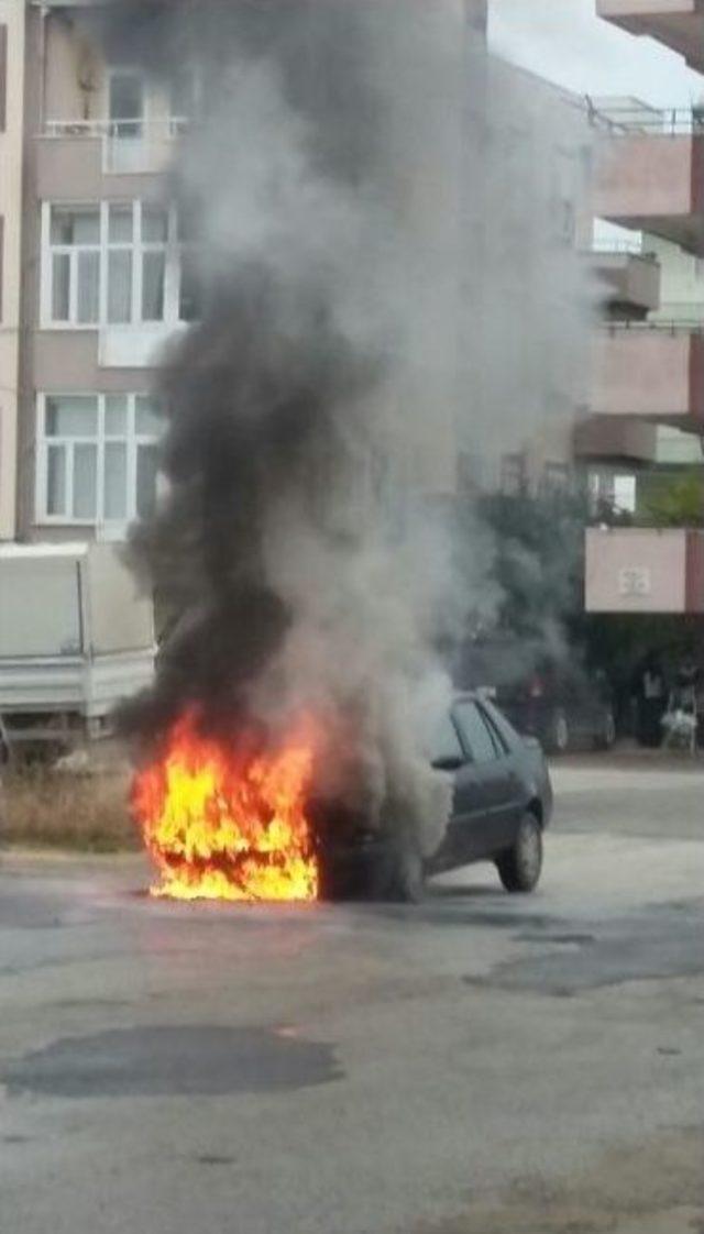 Manavgat&rsquo;ta Otomobil Yangını 1