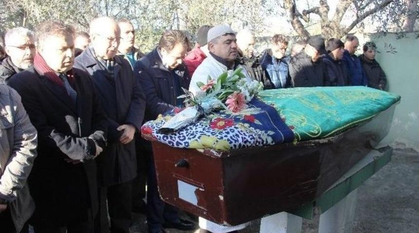 Eski Bakan Karakaş&rsquo;ın Annesi Son Yolculuğuna Uğurlandı