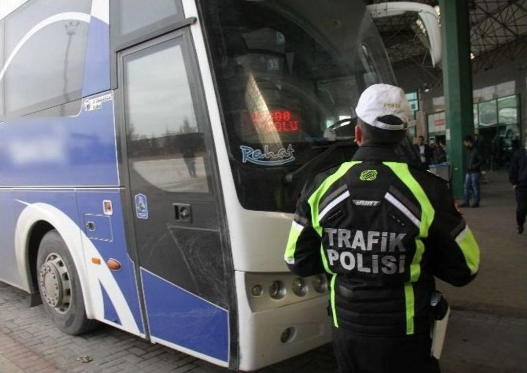 Gizlice Otob&uuml;se Bindi Kemer Takmayan S&uuml;r&uuml;c&uuml; Ve Muavine Ceza Kesti
