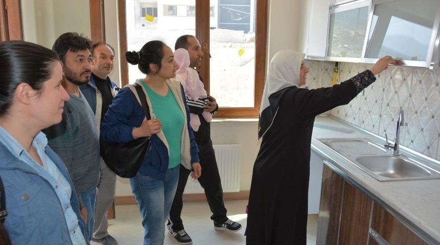 Y&uuml;zlerce Hak Sahibi Oturacakları Evleri Yakından İnceledi