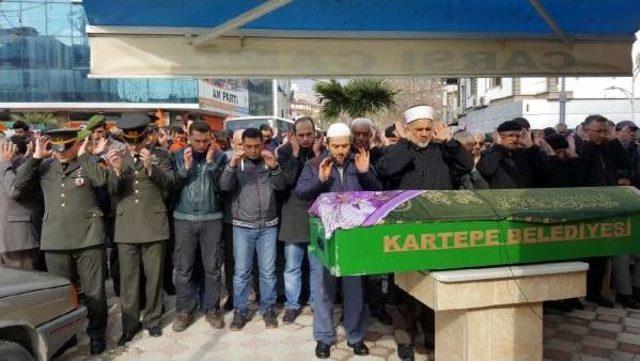 Şehit Annesinin Cenaze Törenine Askerler De Katıldı