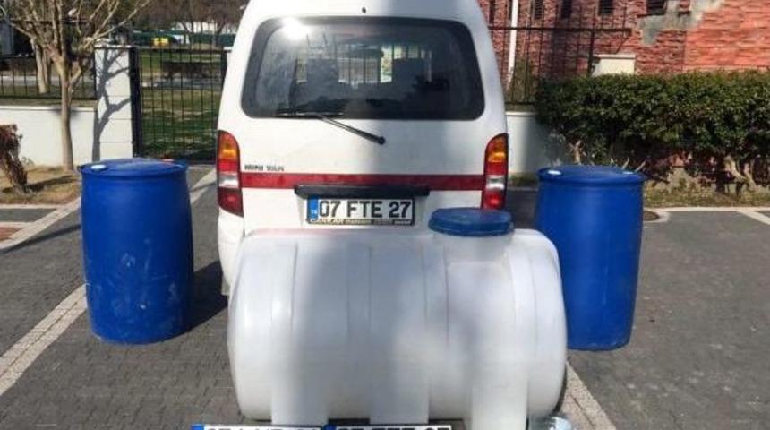 Sahte Plakalı Ara&ccedil;la Akaryakıt Hırsızlığı G&uuml;venlik Kamerasında