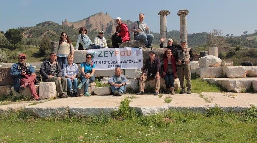 Burhaniyeli Fotoğraf&ccedil;ıların Salihli&rsquo;de Harabeleri G&ouml;r&uuml;nt&uuml;ledi