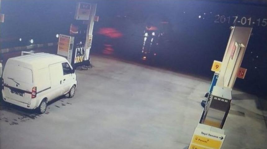 Akaryakıt Hırsızı, Su&ccedil; Makinesi &Ccedil;ıktı