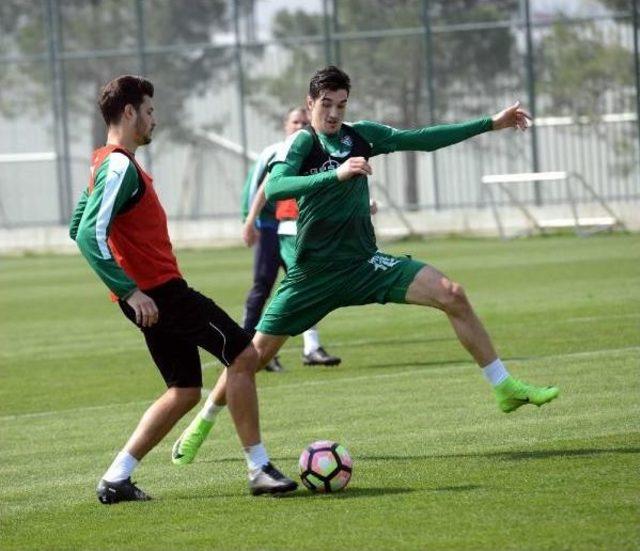 Bursaspor, Kardemir Kabükspor Hazırlıklarına Ara Vermeden Başladı