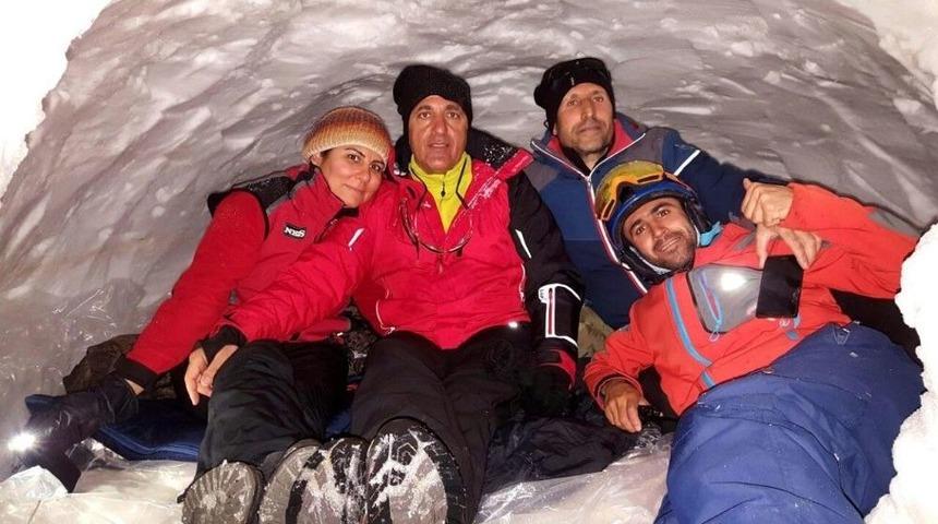 Dağcılar Kar Mağarasında Sabahladı
