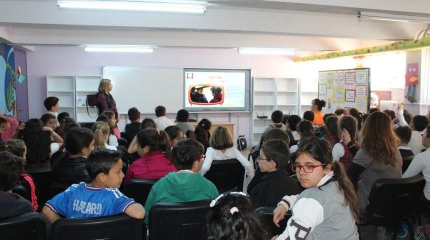 Ayvalık&rsquo;ta Okul &Ouml;ncesi Ve İlkokul &Ouml;ğrencilerine Trafik Eğitimi