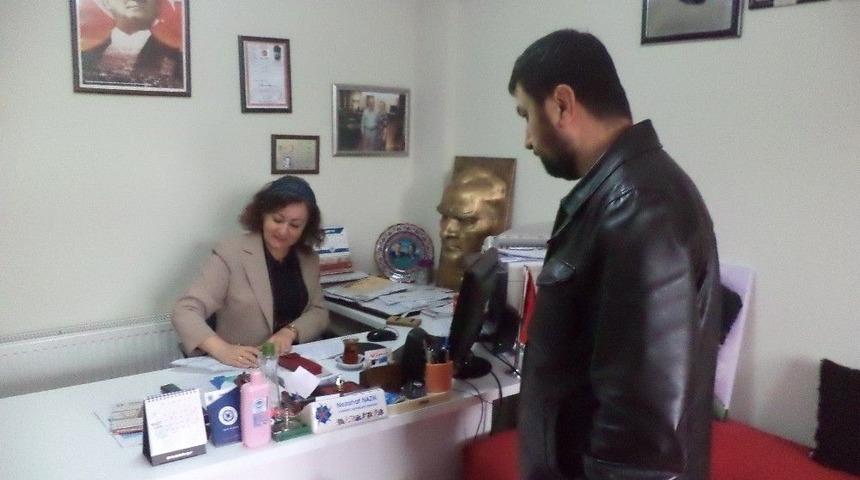 Yardım Edenlerle Muhta&ccedil;lar Arasında K&ouml;pr&uuml; G&ouml;revi G&ouml;r&uuml;yor